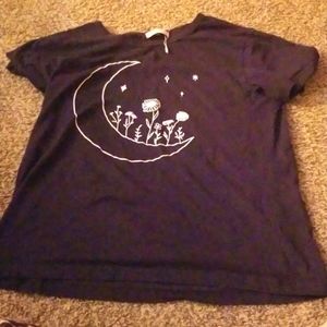 Blue and white design tee